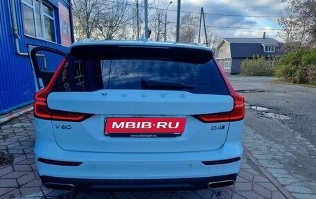 Volvo V60 Cross Country II, 2019 год, 3 050 000 рублей, 5 фотография