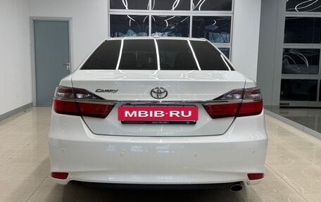 Toyota Camry, 2017 год, 2 618 000 рублей, 6 фотография