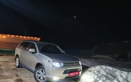 Mitsubishi Outlander III рестайлинг 3, 2013 год, 1 950 000 рублей, 1 фотография