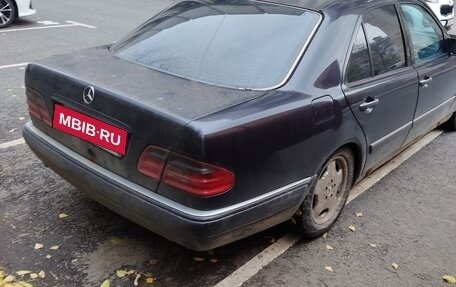 Mercedes-Benz E-Класс, 1998 год, 380 000 рублей, 5 фотография