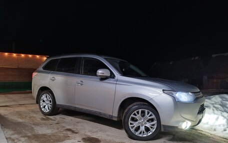 Mitsubishi Outlander III рестайлинг 3, 2013 год, 1 950 000 рублей, 3 фотография