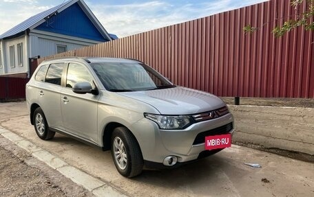 Mitsubishi Outlander III рестайлинг 3, 2013 год, 1 950 000 рублей, 7 фотография