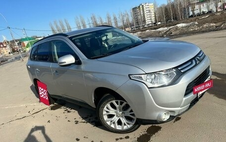 Mitsubishi Outlander III рестайлинг 3, 2013 год, 1 950 000 рублей, 4 фотография