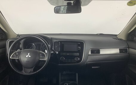 Mitsubishi Outlander III рестайлинг 3, 2012 год, 1 900 000 рублей, 10 фотография