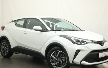 Toyota C-HR I рестайлинг, 2024 год, 3 600 000 рублей, 9 фотография