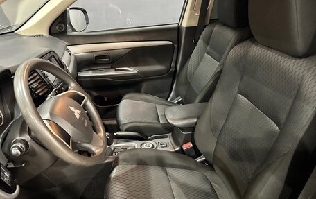 Mitsubishi Outlander III рестайлинг 3, 2013 год, 1 199 000 рублей, 10 фотография