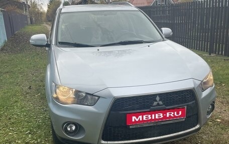 Mitsubishi Outlander III рестайлинг 3, 2010 год, 1 300 000 рублей, 2 фотография