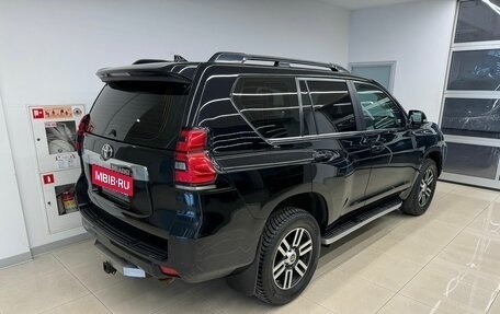 Toyota Land Cruiser Prado 150 рестайлинг 2, 2017 год, 5 303 000 рублей, 5 фотография