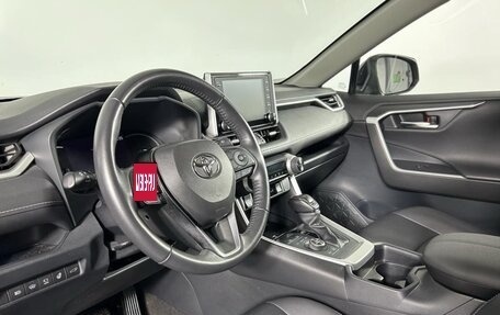 Toyota RAV4, 2020 год, 3 900 000 рублей, 8 фотография