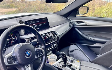 BMW 5 серия, 2018 год, 3 570 000 рублей, 2 фотография