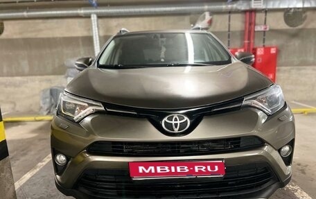 Toyota RAV4, 2018 год, 2 200 000 рублей, 10 фотография