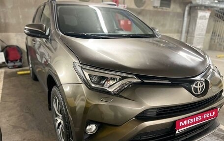 Toyota RAV4, 2018 год, 2 200 000 рублей, 13 фотография