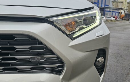 Toyota RAV4, 2020 год, 3 650 000 рублей, 9 фотография