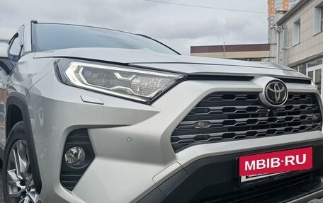 Toyota RAV4, 2020 год, 3 650 000 рублей, 13 фотография