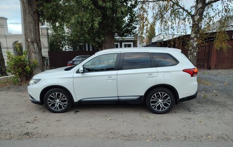 Mitsubishi Outlander III рестайлинг 3, 2015 год, 2 240 000 рублей, 3 фотография