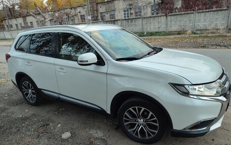 Mitsubishi Outlander III рестайлинг 3, 2015 год, 2 240 000 рублей, 5 фотография