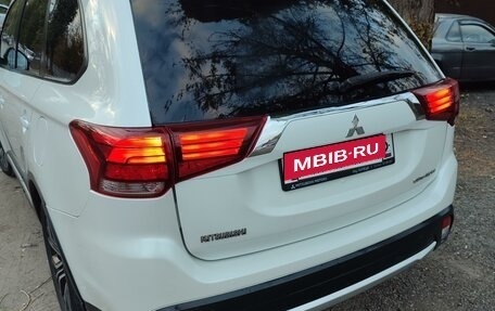 Mitsubishi Outlander III рестайлинг 3, 2015 год, 2 240 000 рублей, 6 фотография