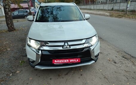 Mitsubishi Outlander III рестайлинг 3, 2015 год, 2 240 000 рублей, 7 фотография