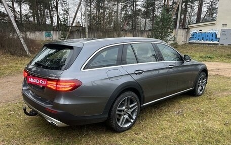 Mercedes-Benz E-Класс, 2017 год, 1 675 000 рублей, 2 фотография