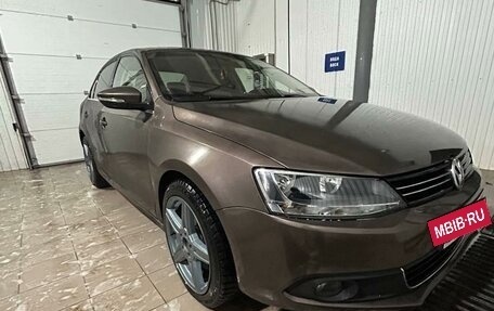 Volkswagen Jetta VI, 2013 год, 976 000 рублей, 4 фотография