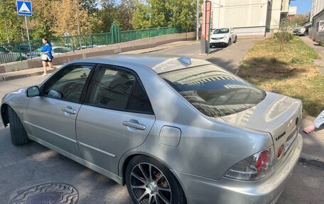 Lexus IS II рестайлинг 2, 2004 год, 740 000 рублей, 2 фотография