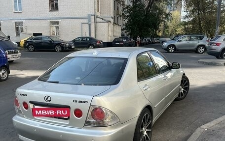 Lexus IS II рестайлинг 2, 2004 год, 740 000 рублей, 3 фотография