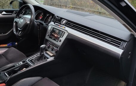 Volkswagen Passat B8 рестайлинг, 2015 год, 1 450 000 рублей, 22 фотография