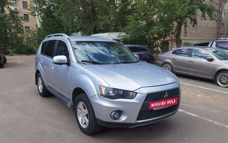 Mitsubishi Outlander III рестайлинг 3, 2010 год, 1 165 000 рублей, 2 фотография