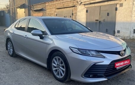 Toyota Camry, 2021 год, 3 695 000 рублей, 2 фотография