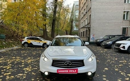 Infiniti QX70, 2013 год, 2 350 000 рублей, 2 фотография