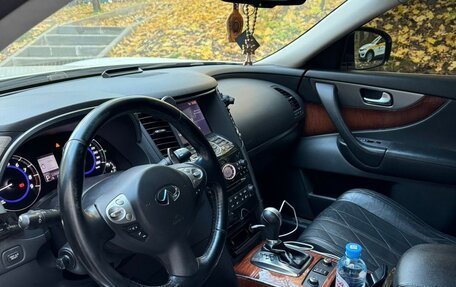 Infiniti QX70, 2013 год, 2 350 000 рублей, 10 фотография