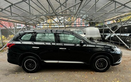 Mitsubishi Outlander III рестайлинг 3, 2015 год, 1 499 000 рублей, 4 фотография