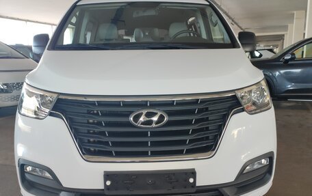 Hyundai Grand Starex Grand Starex I рестайлинг 2, 2018 год, 3 999 000 рублей, 14 фотография