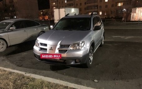 Mitsubishi Outlander III рестайлинг 3, 2004 год, 820 000 рублей, 2 фотография