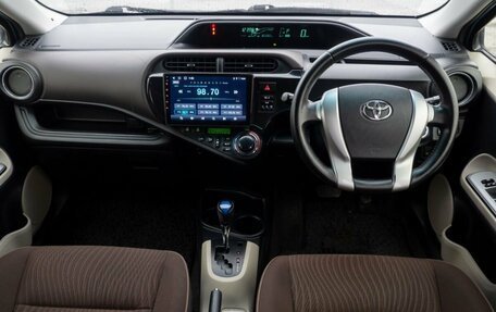 Toyota Aqua I, 2012 год, 909 000 рублей, 6 фотография