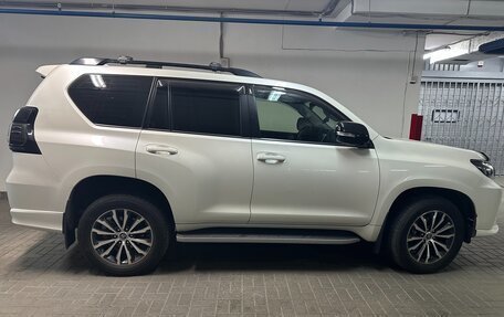 Toyota Land Cruiser Prado 150 рестайлинг 2, 2021 год, 7 650 000 рублей, 6 фотография