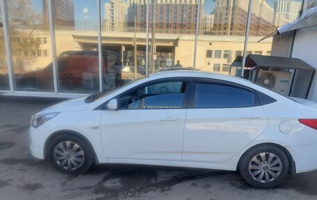 Hyundai Solaris II рестайлинг, 2015 год, 650 000 рублей, 2 фотография