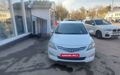 Hyundai Solaris II рестайлинг, 2015 год, 650 000 рублей, 3 фотография