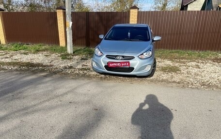 Hyundai Solaris II рестайлинг, 2011 год, 690 000 рублей, 1 фотография