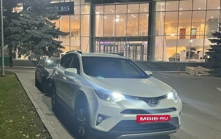 Toyota RAV4, 2016 год, 2 350 000 рублей, 2 фотография