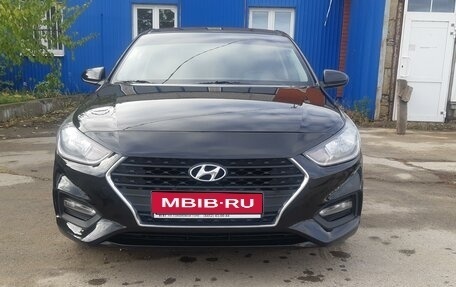 Hyundai Solaris II рестайлинг, 2017 год, 810 000 рублей, 1 фотография