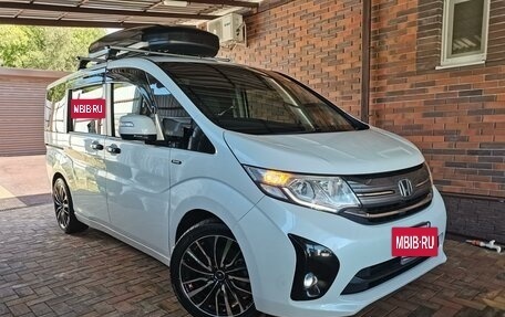 Honda Stepwgn IV, 2016 год, 2 320 000 рублей, 2 фотография