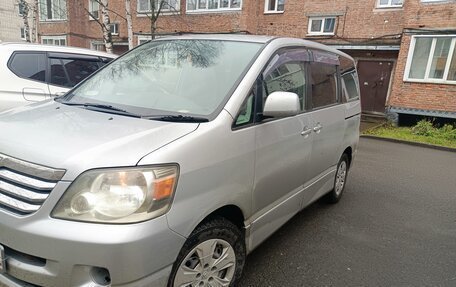 Toyota Noah III, 2002 год, 1 100 000 рублей, 3 фотография