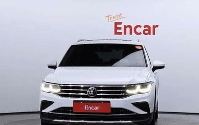 Volkswagen Tiguan II, 2021 год, 4 550 000 рублей, 1 фотография