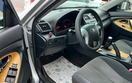 Toyota Camry, 2007 год, 999 999 рублей, 10 фотография