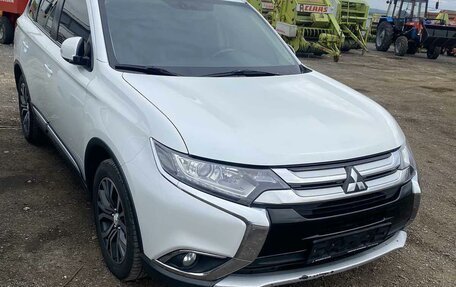 Mitsubishi Outlander III рестайлинг 3, 2015 год, 2 100 000 рублей, 8 фотография