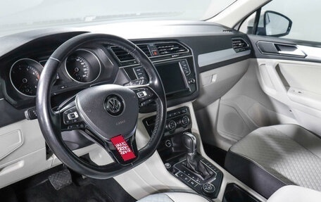 Volkswagen Tiguan II, 2017 год, 2 410 000 рублей, 14 фотография