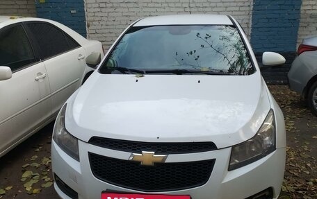 Chevrolet Cruze II, 2010 год, 650 000 рублей, 3 фотография