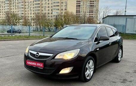 Opel Astra J, 2012 год, 750 000 рублей, 1 фотография