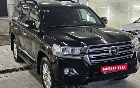 Toyota Land Cruiser 200, 2021 год, 9 800 000 рублей, 2 фотография